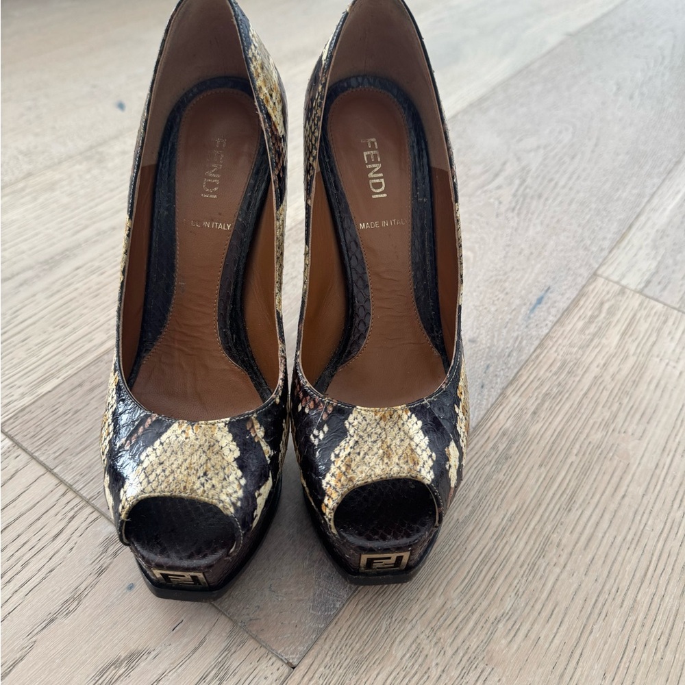 Fendi Black and Cream Snakeskin Heels
